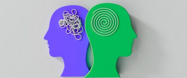 two heads back to back showing a disorganized brain and an organized brain